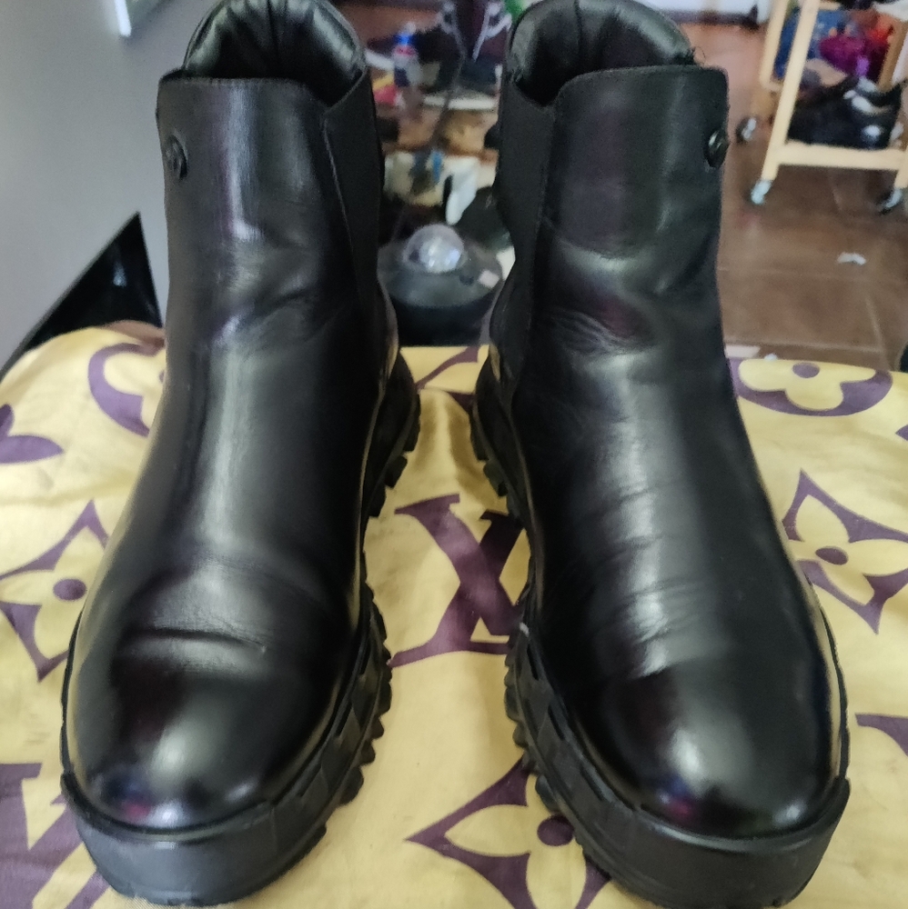 Versace Greca Rhegis Boots - Picture 6 of 11